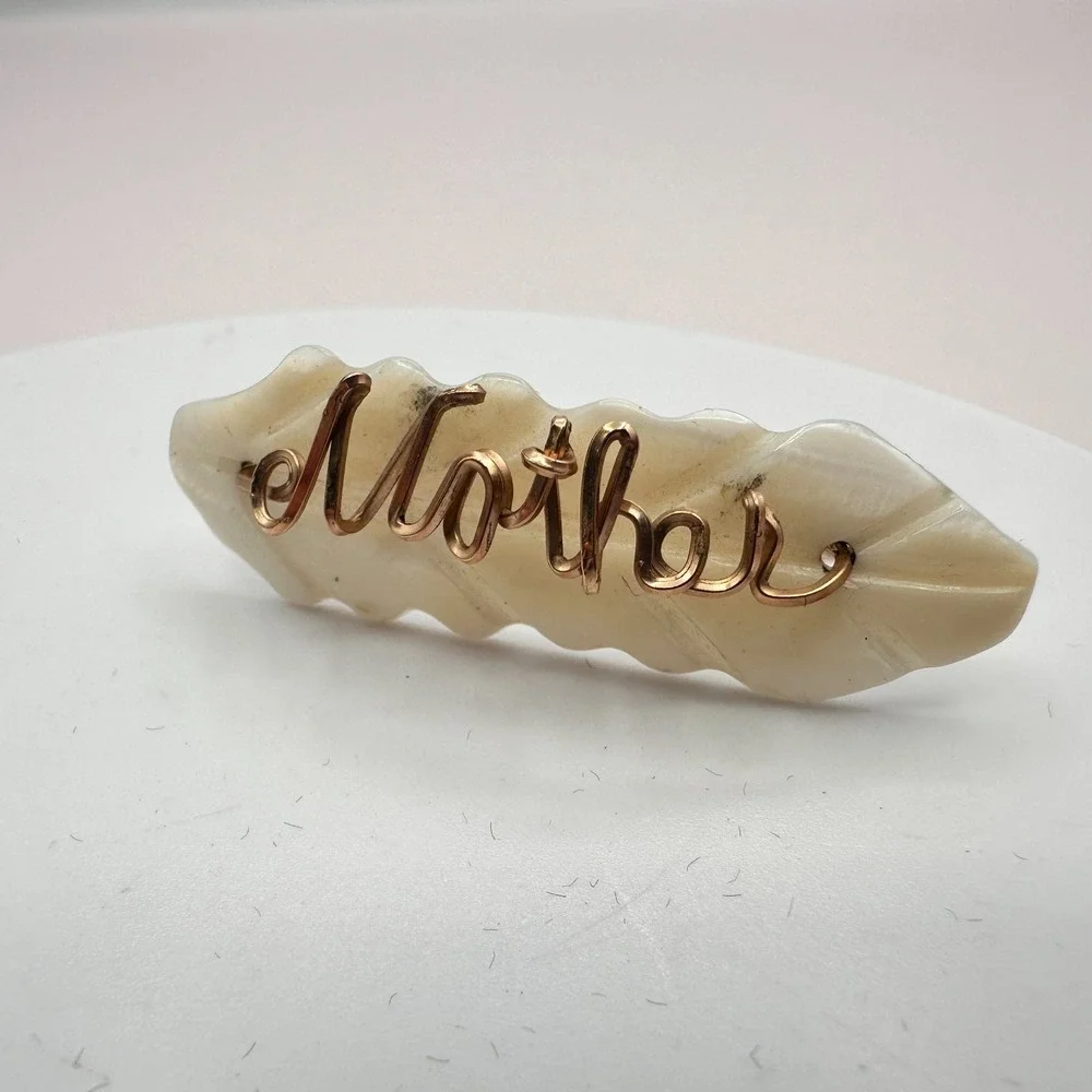 VTG 90s Script Mother Gold Tone Wire Wrapped Mother of Pearl Shell Brooch‎ Pin